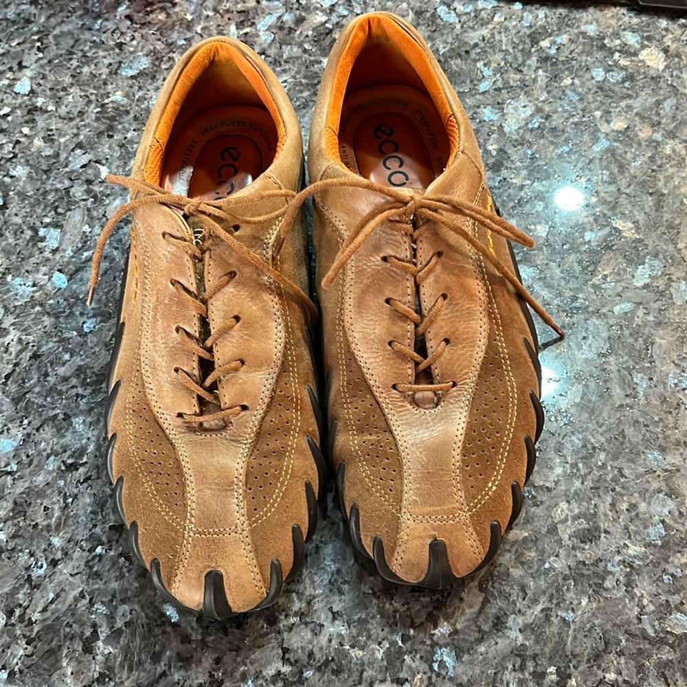 Vintage ECCO walking shoes brown suede and leather s.e 40 or 9medium